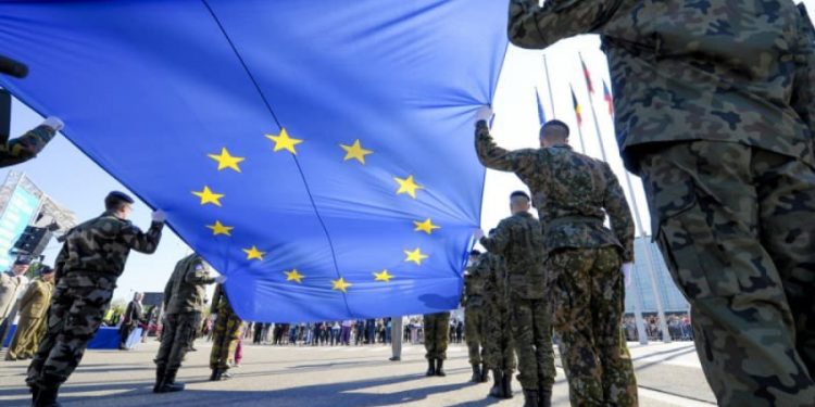 Ευρωστρατός: Το… πιο σύντομο ανέκδοτο μπορεί ξαφνικά να γίνει τρομακτικά επικίνδυνο – Σχέδια για επεμβάσεις σε «απείθαρχα» κράτη της ΕΕ