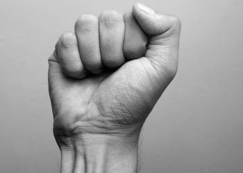 Πενήντα επτά φαντάσματα από τα Τέμπη «κυριεύουν» φοιτητές και αγρότες