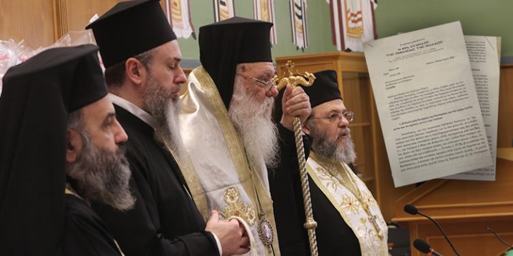 «Ουδετερόφιλοι κηδεμόνες» Επιστολή της Ιεράς Συνόδου προς τους βουλευτές για τα ομόφυλα ζευγάρια
