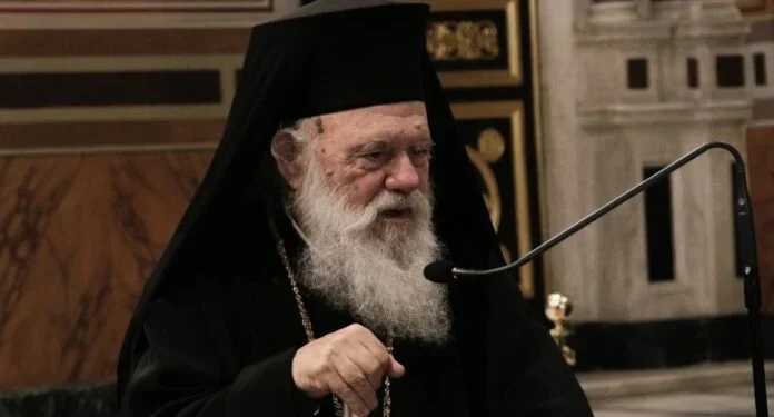 Nα χτυπήσουν πένθιμα οι καμπάνες στην ψήφιση του νομοσχεδίου για τους ομόφυλους, καλούν πολίτες τον Αρχιεπίσκοπο