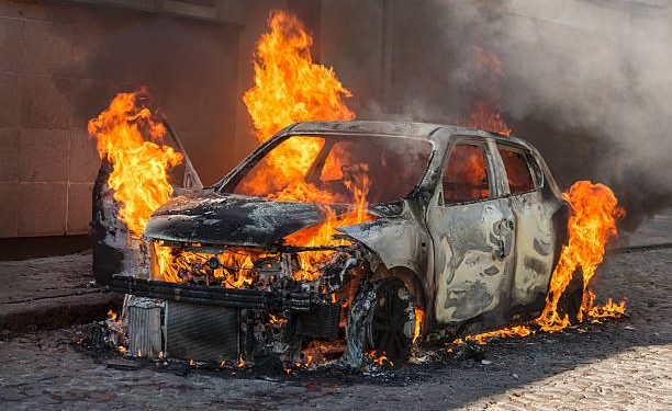 ΝΕΑ ΣΤΟΙΧΕΙΑ: Ο ΑΡΙΘΜΟΣ ΕΚΡΗΞΕΩΝ ΤΩΝ ΗΛΕΚΤΡΙΚΩΝ ΟΧΗΜΑΤΩΝ ΒΑΙΝΕΙ ΣΟΚΑΡΙΣΤΙΚΟΣ!