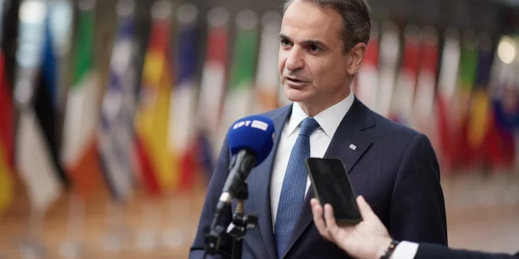 Το Politico «καρφώνει» Μητσοτάκη: Διχάζει την Ελλάδα για να ξεπλυθεί από τις υποκλοπές!