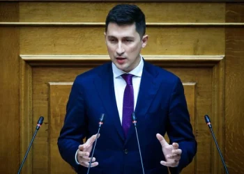 Ηλιούπολη: Αρχιμανδρίτης έδιωξε τον Χρηστίδη από εκδήλωση γιατί ψήφισε τον γάμο των ομόφυλων ζευγαριών