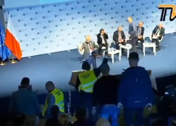 Αυγά έριξαν αγρότες στον υπουργό Γεωργίας της Πολωνίας