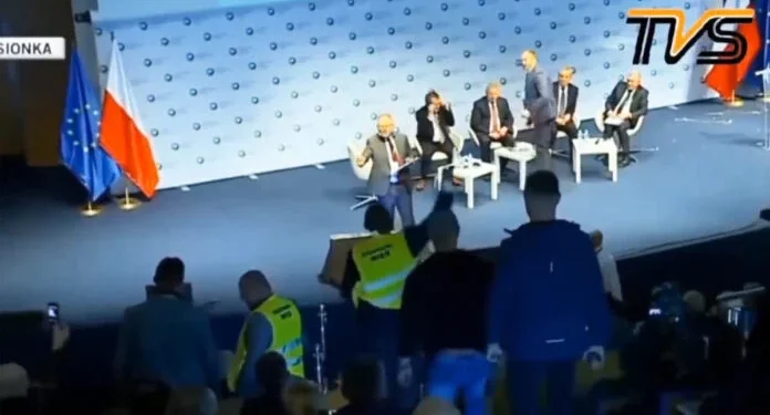Αυγά έριξαν αγρότες στον υπουργό Γεωργίας της Πολωνίας