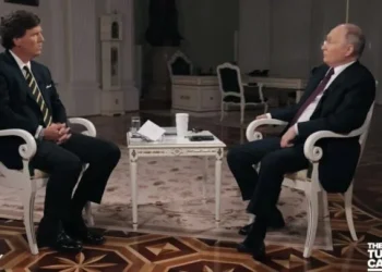 Ολόκληρη η συνέντευξη του Πούτιν στον Τάκερ Κάρλσον με ελληνικούς υπότιτλους