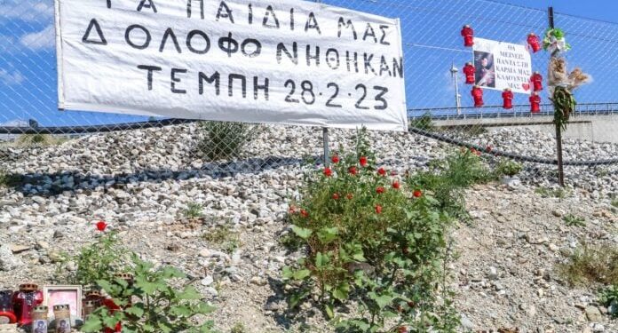 Πατέρας θύματος των Τεμπών κατά Πέτσα – «Κάνατε την εξεταστική για να αθωώσετε τον Καραμανλή»