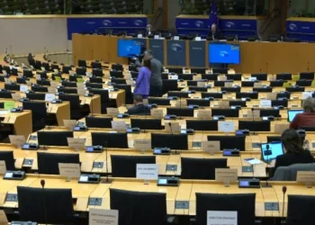 «Δικαιοσύνη»: Η φωνή συγγενών των θυμάτων στα Τέμπη μέσα στην Ευρωβουλή – Δείτε live