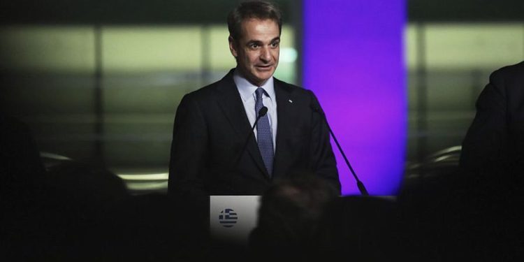 Κυριάκος Μητσοτάκης: Καταστρέφει την ελληνική οικογένεια για να πάρει ένα καλό αξίωμα στις Βρυξέλλες; – Ναι, σύμφωνα με το Politico!