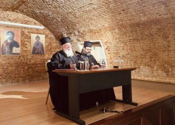 Έξαλλο το ΠΑΣΟΚ με τη Μητρόπολη Κέρκυρας: Έθεσε εκτός Εκκλησίας τους βουλευτές Μπιάγκη και Αυλωνίτη επειδή ψήφισαν για τα ομόφυλα ζευγάρια
