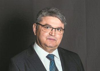 Παπα-Ηλίας Υφαντής : τα όπλα του φωτός…