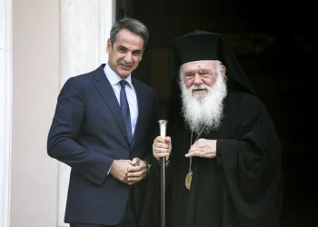 Το ρήγμα που άνοιξε ο σεισμός (του γάμου) επιχειρεί να κλείσει η κυβέρνηση με την Εκκλησία
