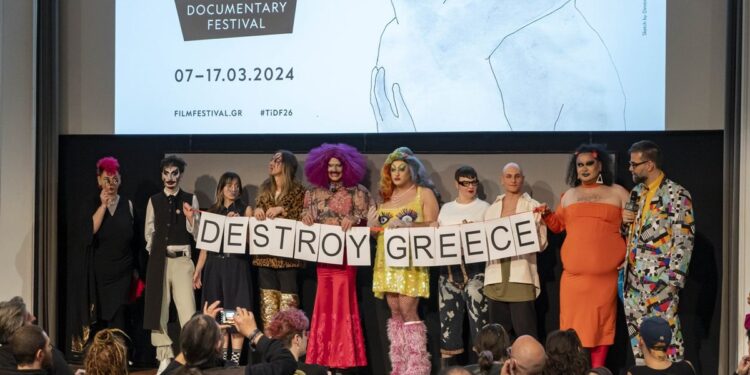 Ανθελληνικό παραλήρημα της ΛΟΑΤΚΙ+ κοινότητας στο Φεστιβάλ Θεσσαλονίκης: «Καταστρέψτε την Ελλάδα»! – Αυτούς θέλετε να κάνετε «γονείς»;