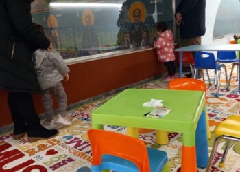 Ταχτσόγλου Καλλιόπη : Γιὰ νὰ μὴν «βαριοῦνται» τὰ παιδιὰ κατὰ τὴν θεία Λειτουργία…
