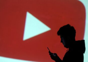 Πώς θα σου φαινόταν αν χτυπούσε το κουδούνι του σπιτιού σου η αστυνομία για να σε αναζητήσει ως ύποπτο, επειδή έτυχε να παρακολουθήσεις ένα βίντεο στο Youtube;