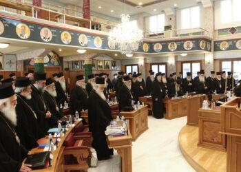 Μια Ελληνίδα με Χριστό και Ελλάδα: Εσείς σημερινοί ιεράρχες μιμηθείτε τους παλιούς Πατέρες και αφήστε τις αγαπολογίες με τον κάθε βολεμένο της Βουλής.