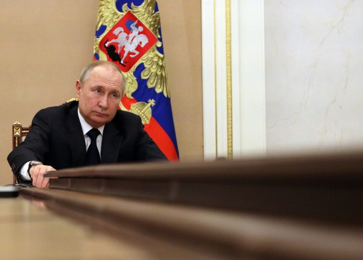epa09815011 Russian President Vladimir Putin attends a videoconference meeting with Government members at the Kremlin in Moscow, Russia, 10 March 2022. The meeting focuses on minimising the impact of sanctions on the Russian economy. Russian troops entered Ukraine on 24 February prompting the country's president to declare martial law and triggering a series of severe economic sanctions imposed by Western countries on Russia. EPA/MIKHAIL KLIMENTYEV / KREMLIN / SPUTNIK / POOL MANDATORY CREDIT