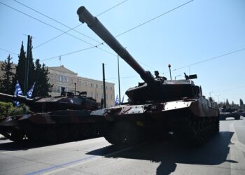 ΠΑΡΕΛΑΣΗ 25η Μαρτίου: ΖΩΝΤΑΝΑ η στρατιωτική παρέλαση της Αθήνας
