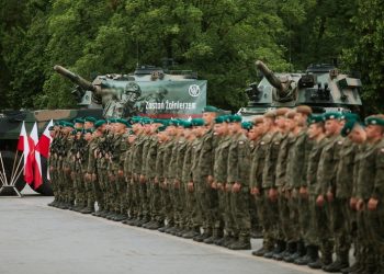 Θέλoυν πόλεμο! Πολωνός στρατηγός: «300.000 στρατιώτες του ΝΑΤΟ είναι έτοιμοι»