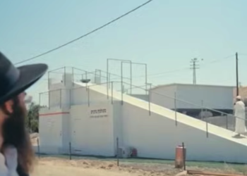 Ένας “τεράστιος βωμός” για τη θυσία των κόκκινων δαμάλεων κατασκευάστηκε στο Ισραήλ