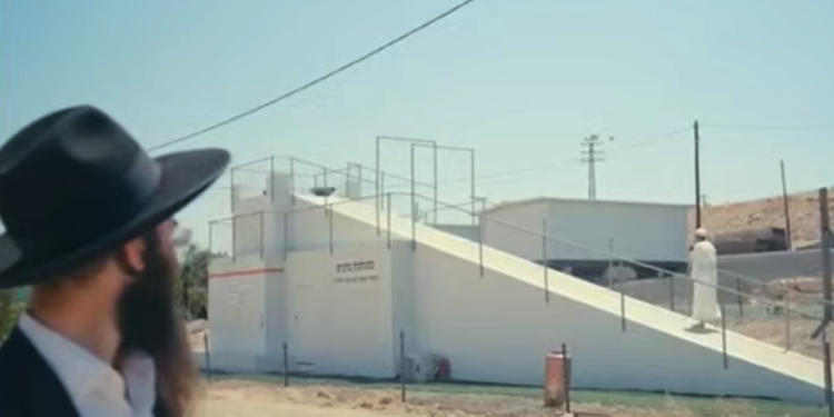 Ένας “τεράστιος βωμός” για τη θυσία των κόκκινων δαμάλεων κατασκευάστηκε στο Ισραήλ