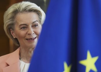 Να παράγουμε όπλα όπως εμβόλια! Σάλος με την δήλωση της φον ντερ Λάιεν – Δείτε το ΒΙΝΤΕΟ