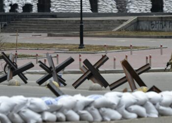 Η Ουκρανία στήνει απελπισμένα χαρακώματα περιμένοντας τη μεγάλη επίθεση από Ρωσία αλλά… είναι «πλέον πολύ αργά»