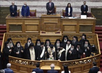 Στο βάθος έρχεται διαχωρισμός κράτους-Εκκλησίας και το «δίκαιο του εδάφους» στην απόδοση ιθαγένειας σε μετανάστες;