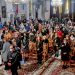 Όποιος Ιεράρχης βλέπει την ιεροσύνη για καριέρα και μισθούς να κάτσει σπίτι του η να κάνει άλλη δουλειά ..