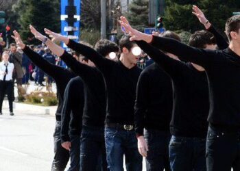 ΚΥΡΙΟΣ ΜΑΞΙΜΟΣ : Φοβούνται ξέσπασμα οργής στις παρελάσεις, λόγω Τεμπών!