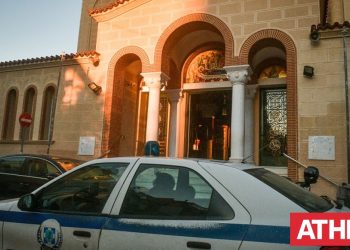 Κακοφάνηκε στους πολιτικούς που τους απαγορεύουν οι πατέρες να εισέλθουν στους ναούς…