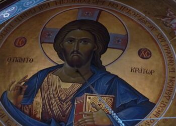 Μια Ελληνίδα με Χριστό και Ελλάδα. Η με τον Χριστό θα είμαστε η με τον καρνάβαλο.