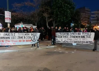 Οργή πολιτών και συγκέντρωση διαμαρτυρίας κατά της εισαγγελικής πρότασης για τον Η.Μίχο – «Ξεπλένουν βιαστές!» (φώτο)