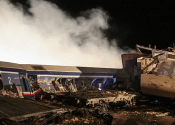 ΕΓΚΛΗΜΑ ΣΤΑ ΤΕΜΠΗ : Η ανεξήγητη στάση «στη μέση του πουθενά» πριν από τη σύγκρουση