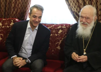 Είναι κατάντια ο Αρχιεπίσκοπος να συμπεριφέρεται λες και η κυβέρνηση τον… κρατά από κάπου