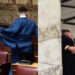 Ξύλο στην Βουλή! Πρ. βουλευτής των Σπαρτιατών έριξε μπουνιά σε βουλευτή της Ελ. Λύσης – ΦΩΤΟ