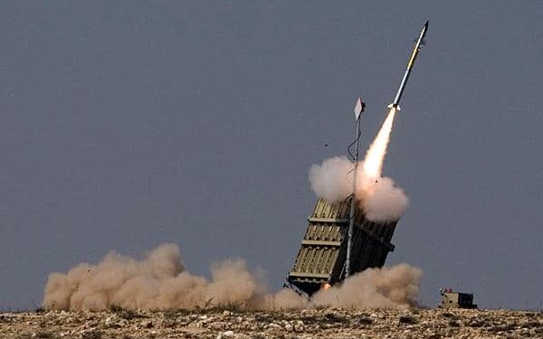 Το Ιράν λέει ότι «έσπασε» το «θόλο» του Iron Dome και έπληξε τη μεγαλύτερη αεροπορική βάση του Ισραήλ