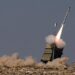 Το Ιράν λέει ότι «έσπασε» το «θόλο» του Iron Dome και έπληξε τη μεγαλύτερη αεροπορική βάση του Ισραήλ