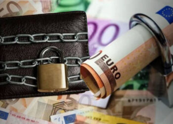 Μία εξαθλιωμένη χώρα: Με κατάσχεση λογαριασμών και περιουσιακών στοιχείων κινδυνεύουν πάνω από 2 εκατ. φορολογούμενοι