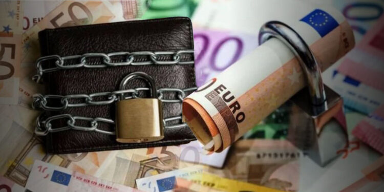 Μία εξαθλιωμένη χώρα: Με κατάσχεση λογαριασμών και περιουσιακών στοιχείων κινδυνεύουν πάνω από 2 εκατ. φορολογούμενοι