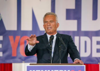 Robert F. Kennedy Jr.> O Biden είναι απειλή για τη δημοκρατία. Oύτε εκείνος, ούτε ο Trump πρόκειται να επιλύσουν την κρίση χρέους η οποία είναι υπαρξιακή για τη χώρα