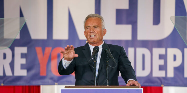 Robert F. Kennedy Jr.> O Biden είναι απειλή για τη δημοκρατία. Oύτε εκείνος, ούτε ο Trump πρόκειται να επιλύσουν την κρίση χρέους η οποία είναι υπαρξιακή για τη χώρα