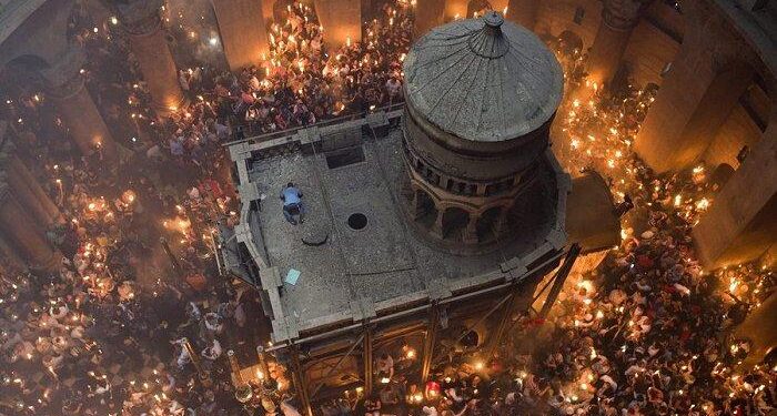 Συγκλονιστικό! Όταν ο Πατριάρχης Ιεροσολύμων πρότεινε στον Πάπα να βγάλει εκείνος το Άγιο Φως!