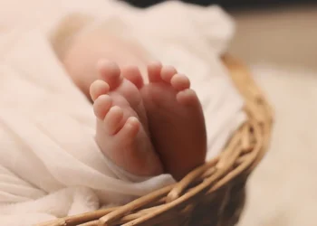 Ανατροπή με το νεκρό μωρό στην Κω – Τι έδειξε η ιατροδικαστική εξέταση για την αιτία θανάτου του