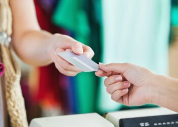 Μετρητά: Παραμένουν κυρίαρχα στις πληρωμές