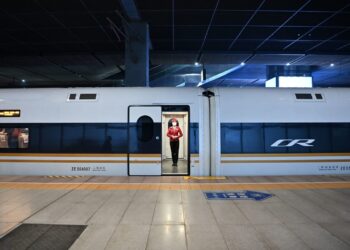 WSJ> Η Κίνα εφαρμόζει ήδη την Κοινωνική Πίστωση. Όσοι έχουν χρέη δεν μπορούν να ταξιδέψουν στον σιδηρόδρομο υψηλής ταχύτητας ή να επιβιβαστούν σε αεροπλάνα