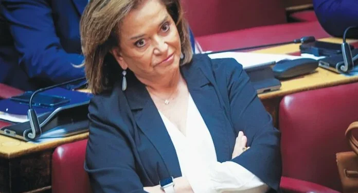 Πρωτοφανής ομολογία Ντόρας για τη «μαχαιριά» στους Σέρβους