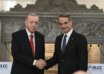 Σοβαρότατη εξέλιξη: Η Τουρκία ετοιμάζεται για πόλεμο και εμείς στέλνουμε ανθοδέσμες