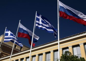 Μάχη Πούτιν/Ζελένσκι με φόντο την… Ελλάδα: Οι δηλώσεις που άναψαν «φωτιές»
