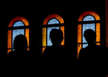 ΕΡΕΥΝΑ: Οκτώ στους δέκα Έλληνες δηλώνουν ότι πιστεύουν στον Θεό – Σταθερά στις βαθύτερες αξίες η θρησκευτικότητα